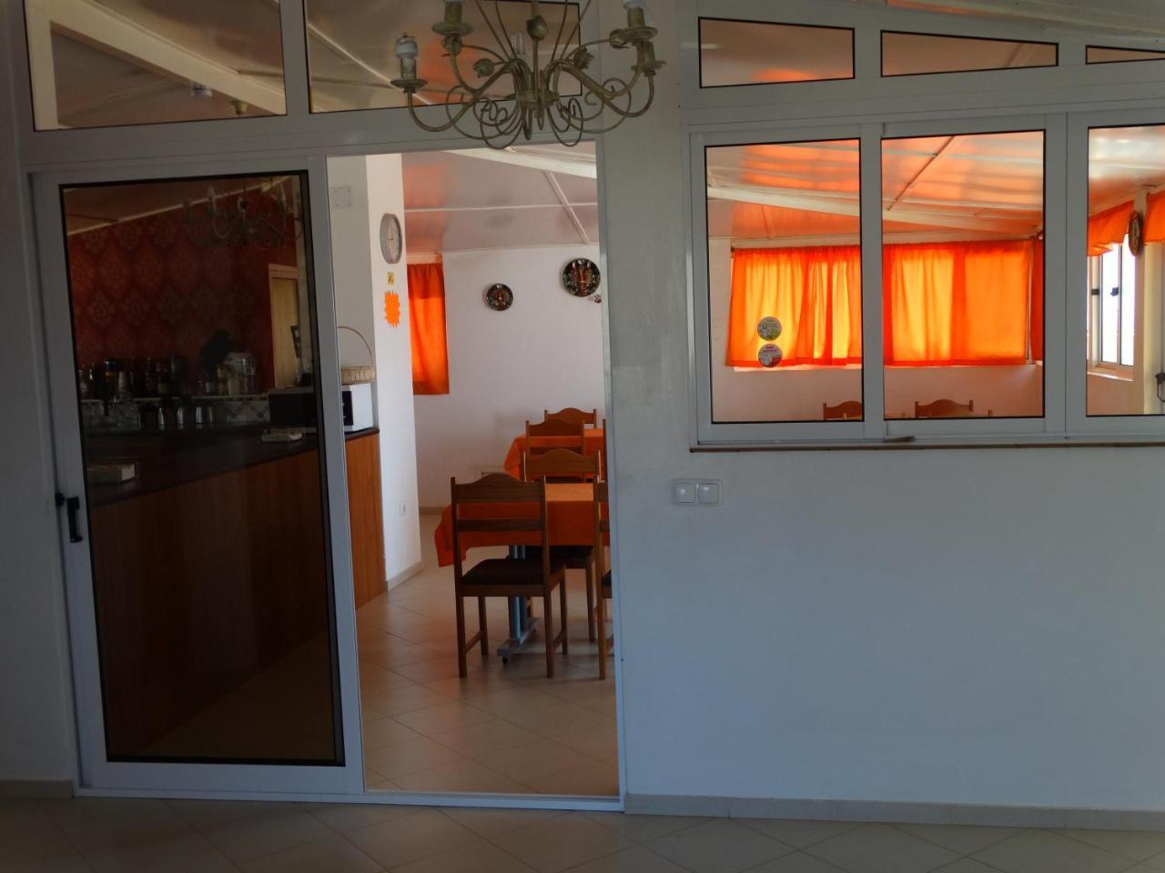 Yria Residencial Acomodação com café da manhã Porto Novo Exterior foto